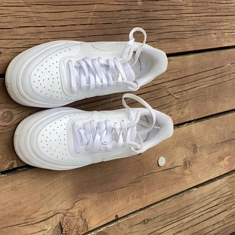 White Nike Air forces 8.5 Women (only wore twice) - Picture 5 of 5